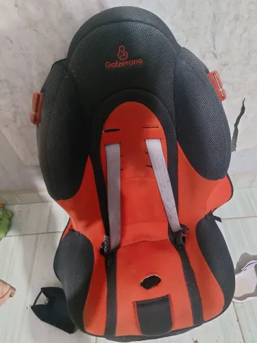 Pra quem tem carro precisa de uma cadeira  estou vendendo essa boa condições top valor 160