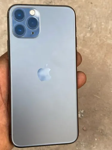 Vendo ou troco iPhone 11pro 512GB