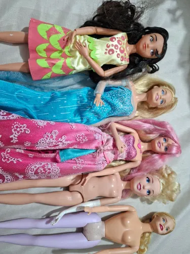 Bonecas barbie 30 reais cada uma