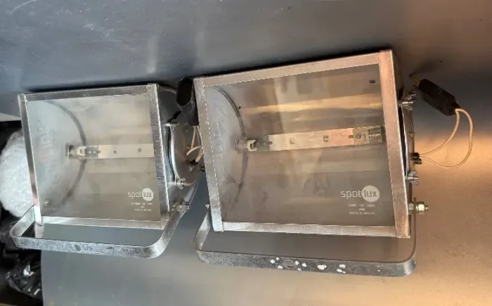 Refletor  Spotlux Retangular 70/150w Aluminio Refletor Hqi 70/150w Externo De Alumínio 127