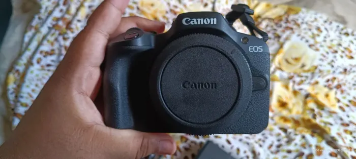 Vende-se câmera Canon R100