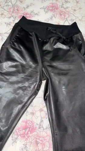 Vendo calça de cirre com cos alto nova