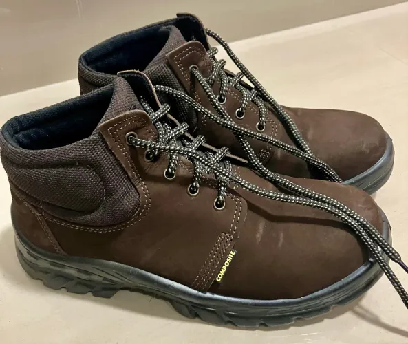 Bota de couro Nobuck / N42