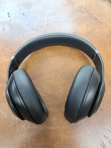 Fone Beats Studio Pro Bluetooth - Cancelamento de Ruído