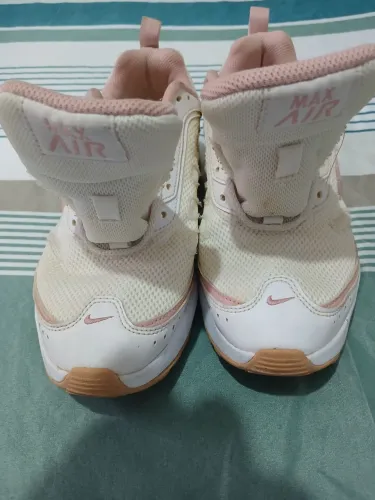 Lote tenis e roupas