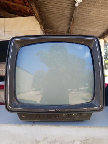 Tv Philco preta e branca portátil 