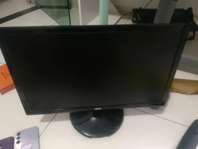 Monitor AOC sem a fonte para conserto.