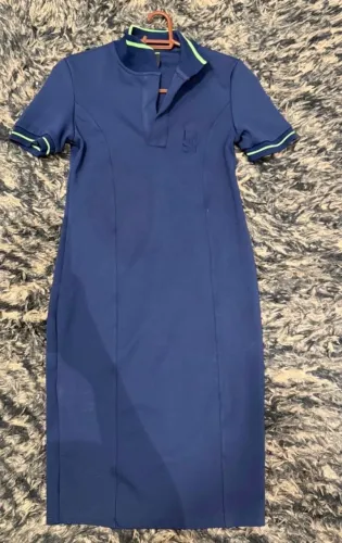 Vestido gola polo lança perfume