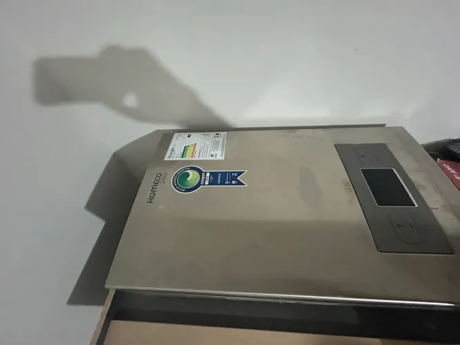 Aquecedor Komeco 20 Litros digital. 