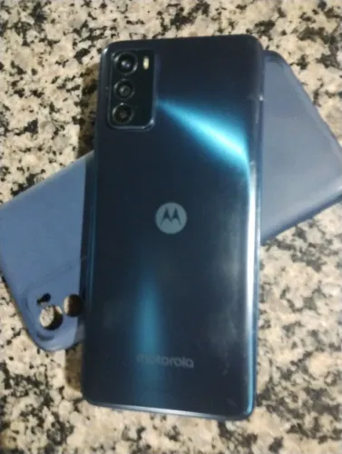 Moto g42/ apenas um trincado na tela , funcionando normalmente/ 128gb. $:250 urgente