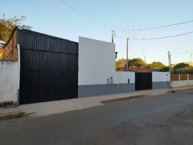 Excelente Galpão com mezanino no Centro de São Sebastião/DF - 700m2