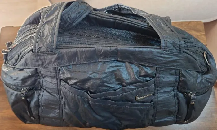 Combo Academia e Beleza (Bolsa Nike + Escova Mondial Grey Rose)