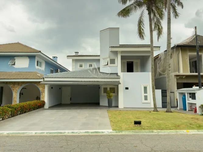 Casa em condomínio Alphaville, Santana de Parnaíba-SP: 4 quartos, 2 suítes, 3 salas, 4 vag