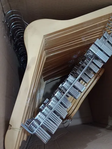 Cabide madeira com presilha