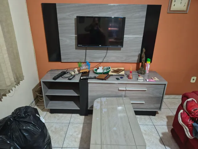 Rack e estante e mesinha