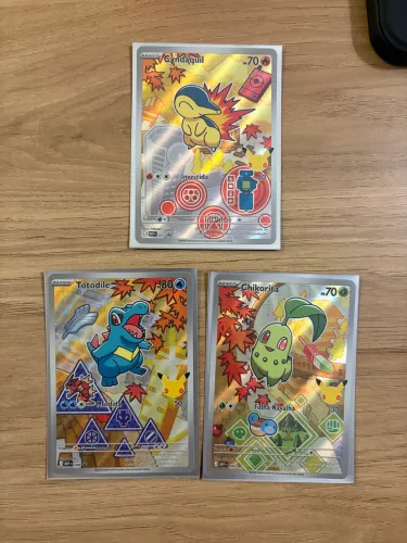 Cartas Pokémon Parceiros Iniciais: Chikorita, Totodile e Cyndaquil