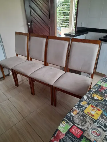 Kit 4 Cadeira de Jantar Tecido Linho Base de Madeira Eucalipto Maciça. 