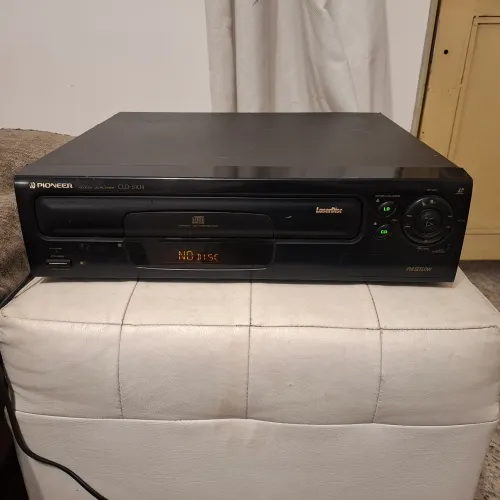 Laserdisc Pioneer CLD-S104
