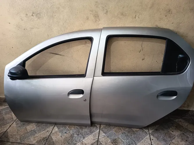 Portas Logan Sandero 2015 adiante 