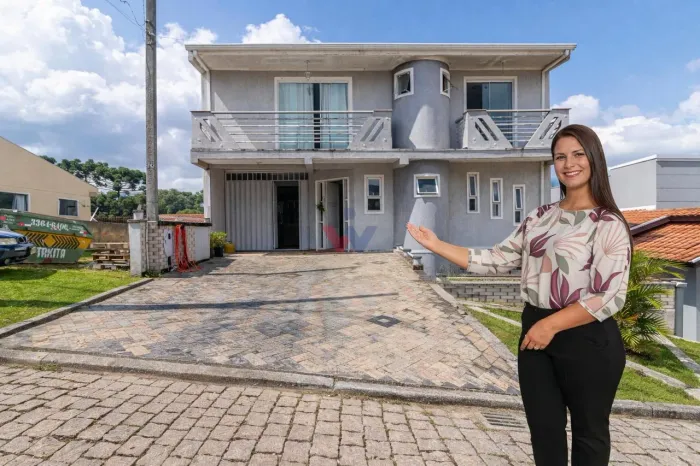 Sobrado em condomínio Santa Cândida com 246 m , suíte master, subsolo e espaço completo