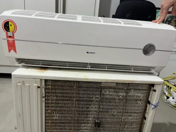 Ar-condicionado Split Gree 9.000 BTU - 220V - Funcionando perfeitamente - 1300,00