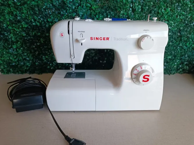 Máquina de costura Singer