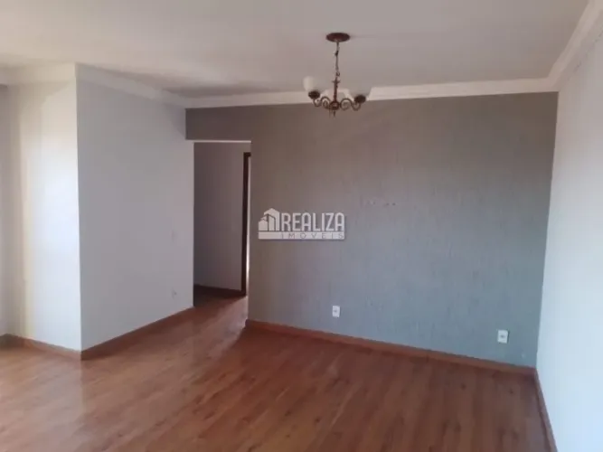 Apartamento com 3 Quarto(s) e 2 banheiro(s) para Alugar, 108 m² por R$ 2660 / Mês
