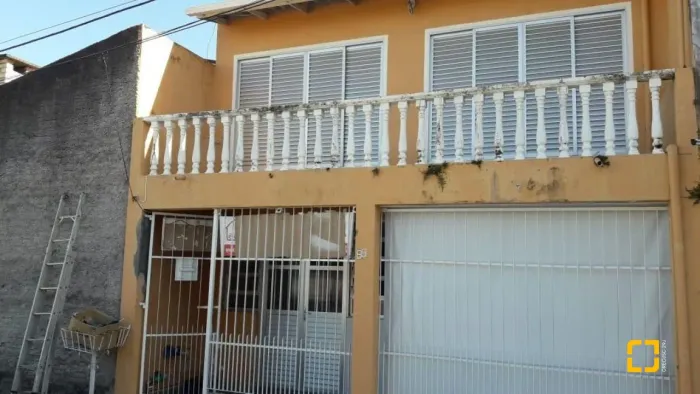 CASA com 04 dormitórios no bairro Coloninha em Florianópolis SC
