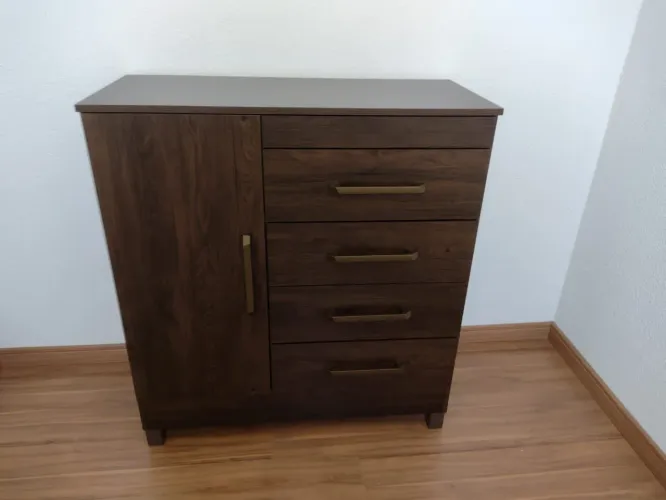 COMODA 4 GAVETAS COM CORREDIÇAS METÁLICAS E 1 PORTA