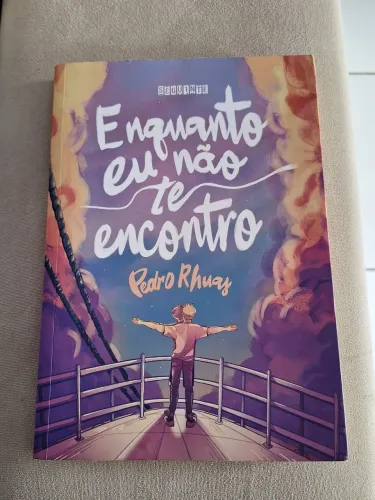Livro "Enquanto eu nao te encontro"