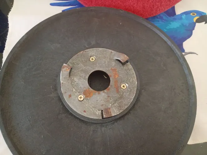 Disco de limpeza para ser usado em tratamento de pisos