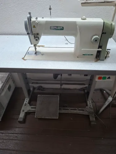 3 Treis Maquina de Costura Quase Novo