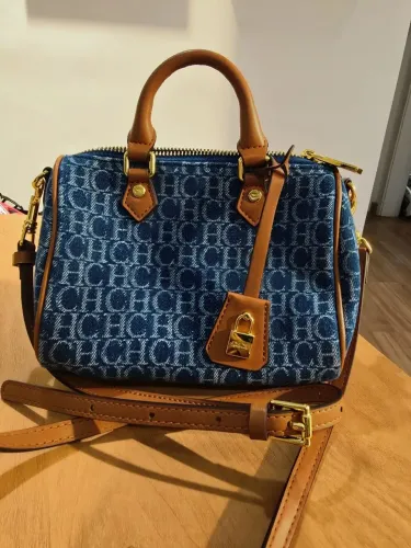 Bolsa original Carolina Herrera pequena e delicada 