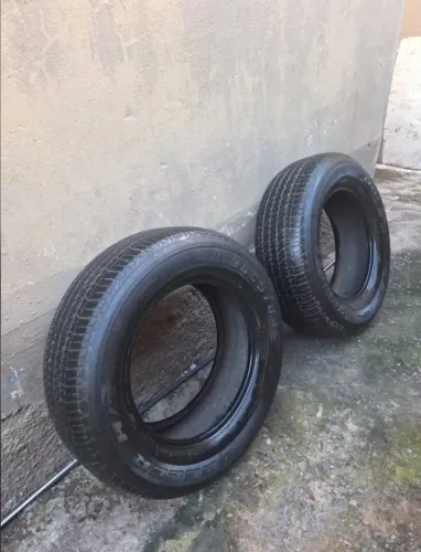 Vendo 02 Pneus(Par) Aro 255/65R17 marca Bridgestone.