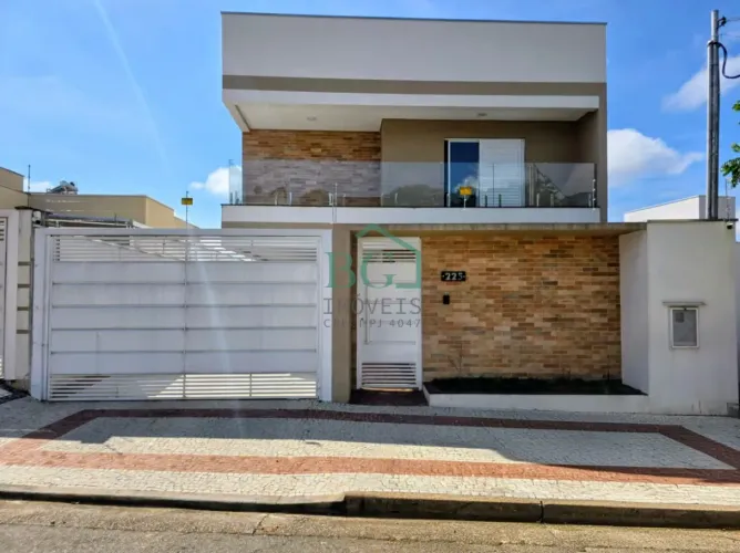 Excelente casa á venda no bairro Jardim Caldense em Poços de Caldas MG.