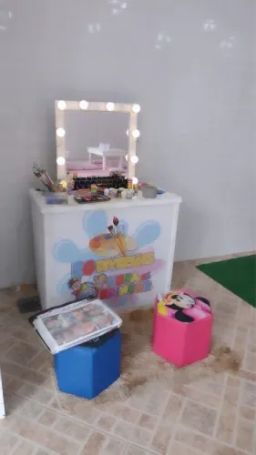 Vendo penteadeira para pintura infantil