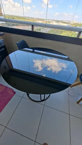 Mesa Preta com Tampo de Vidro + 4 Cadeiras - Excelente Estado