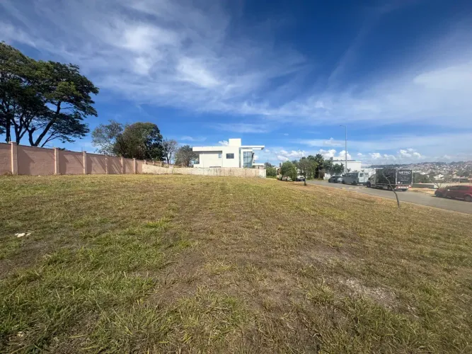 Lote no Condomínio Alphaville em Vespasiano de 575 metros - Oportunidade!