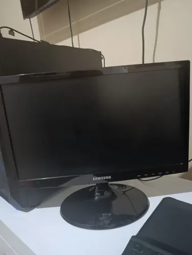 Monitor Samsung 19 Polegadas LED S19C150F - Funcionando