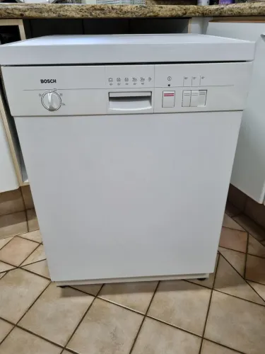 Lava-louças BOSCH. 220v. Excelente estado de conservação. Pouquíssimo uso. Imperdível!