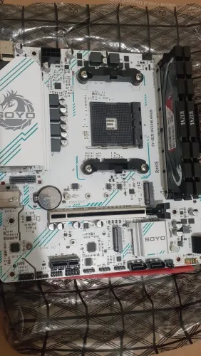 placa mãe Soyo B550M + 16GB ddr4 * Leia a descrição