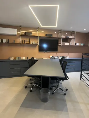 Mesa Reuniao com Tomadas/ armários / prateleiras mdf suporte aco carbono- Alto Padrao MDF 