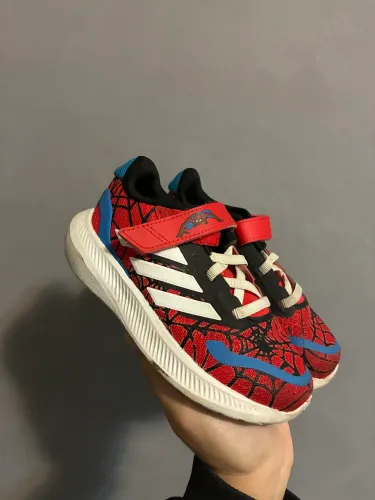 Tênis Adidas Homem Aranha TAM 24, pouquíssimo usado