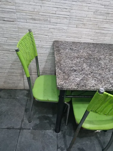 Mesa de granito pequena 
