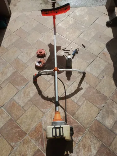 Roçadeira STIHL - FS 220
