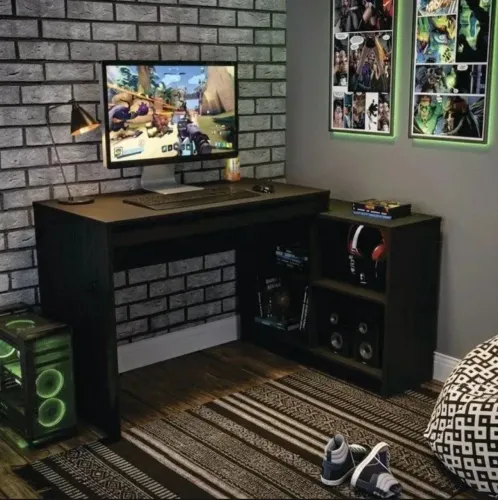 Mesa gamer com nichos