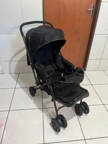 Carrinho de bebê cosco semi Novo unissex 