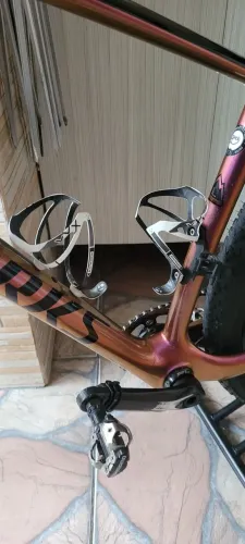 Suporte de caramanhola fibra carbono