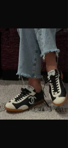 Agora mais um achado novinho estiloso italiano luxo puro! Tênis Chanel lançamento!