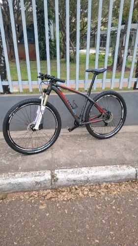 Bicicreta Specialized Rockhopper Aro 29 Deore XT, Freios Hidráulicos, Ar